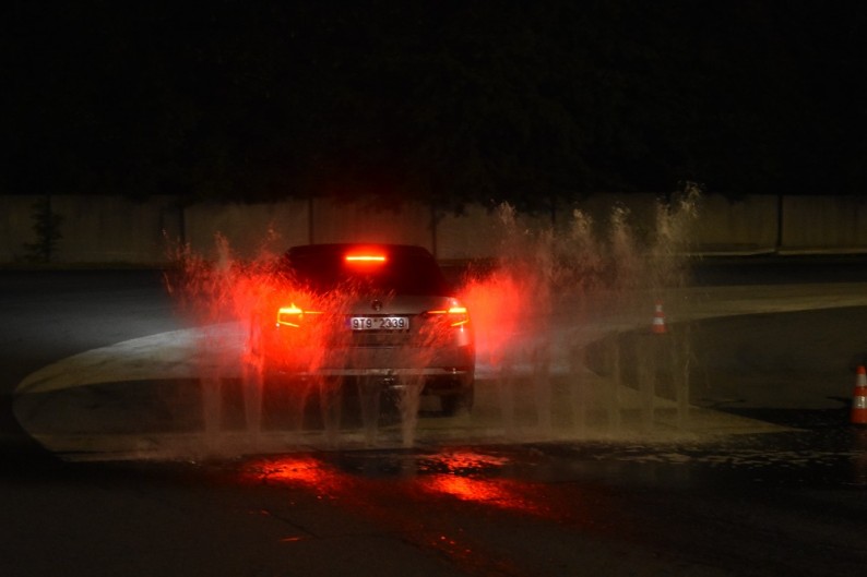 Noční škola smyku – zažijete, jaké to je mít auto pod kontrolou, když svět spí - 4h