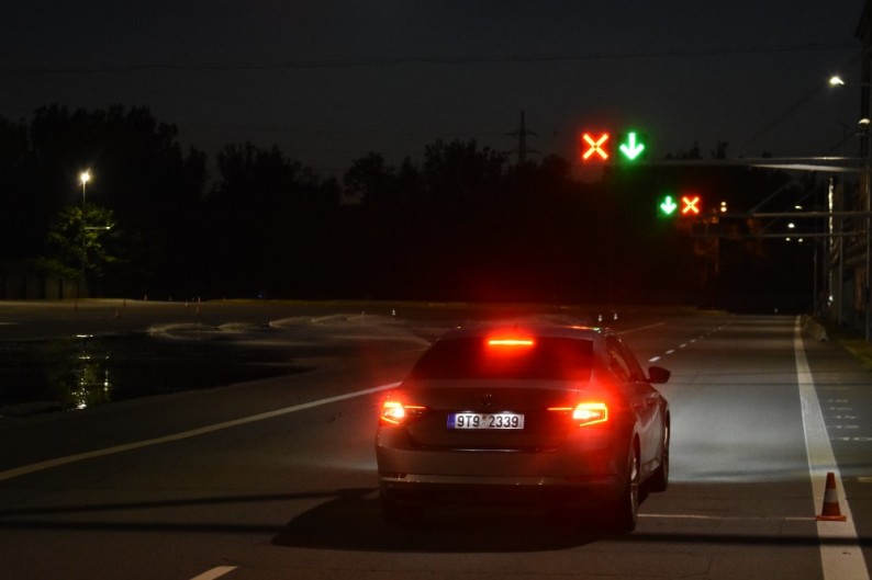 Noční škola smyku – zažijete, jaké to je mít auto pod kontrolou, když svět spí - 4h