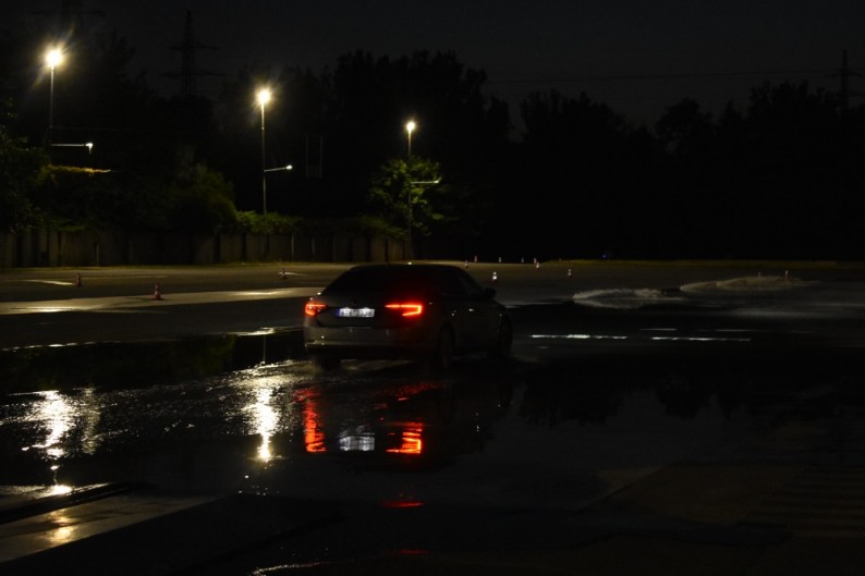 Noční škola smyku – zažijete, jaké to je mít auto pod kontrolou, když svět spí - 4h