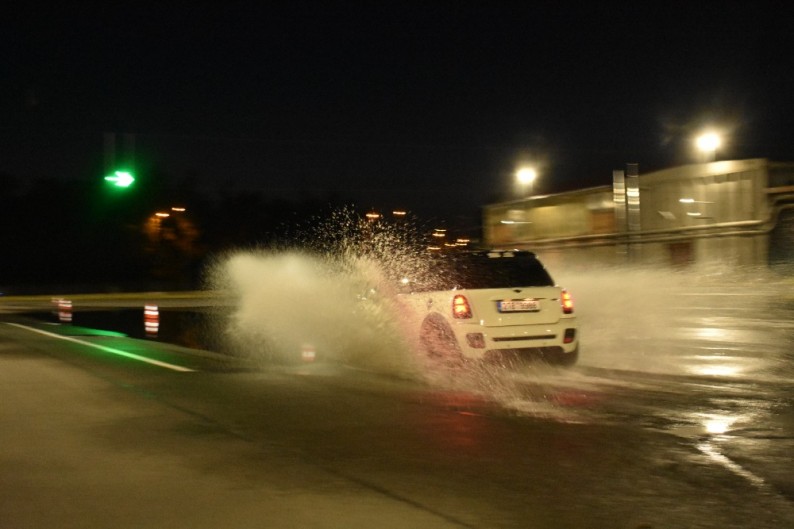 Noční škola smyku – zažijete, jaké to je mít auto pod kontrolou, když svět spí - 4h