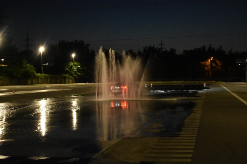 Noční škola smyku – zažijete, jaké to je mít auto pod kontrolou, když svět spí - 4h