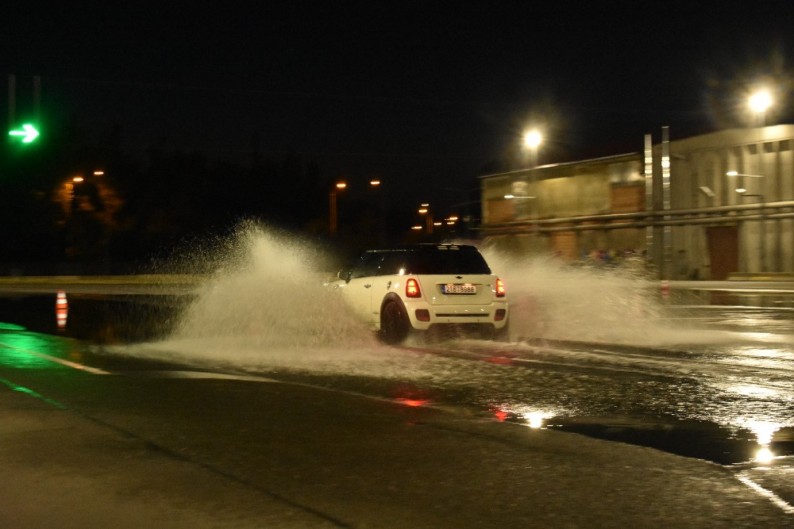 Noční škola smyku – zažijete, jaké to je mít auto pod kontrolou, když svět spí - 4h