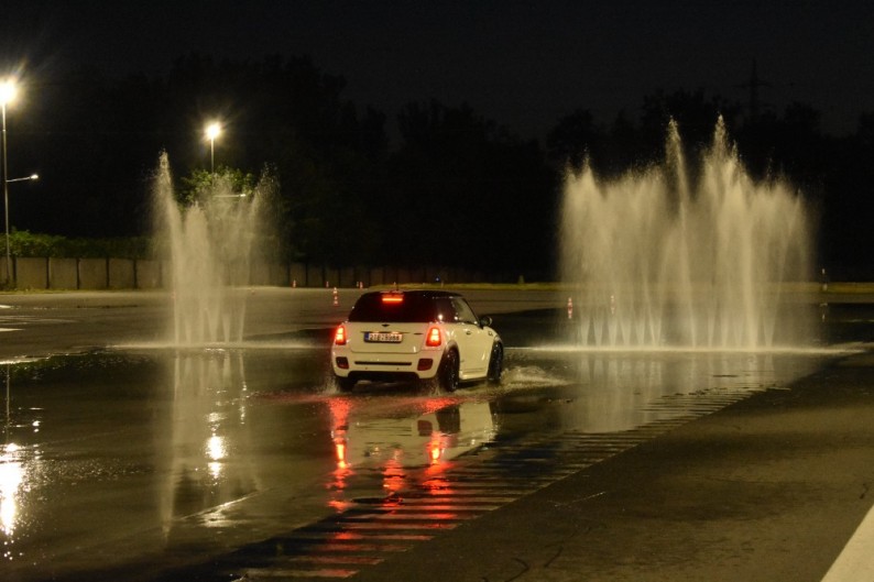 Noční škola smyku – zažijete, jaké to je mít auto pod kontrolou, když svět spí - 4h