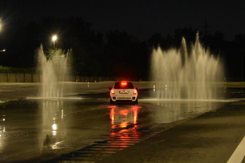 Noční škola smyku – zažijete, jaké to je mít auto pod kontrolou, když svět spí - 4h