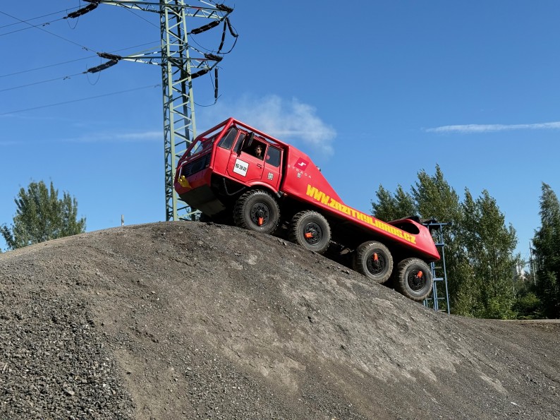 Do terénu i na houpačku v kabině 4 speciálů Tatra