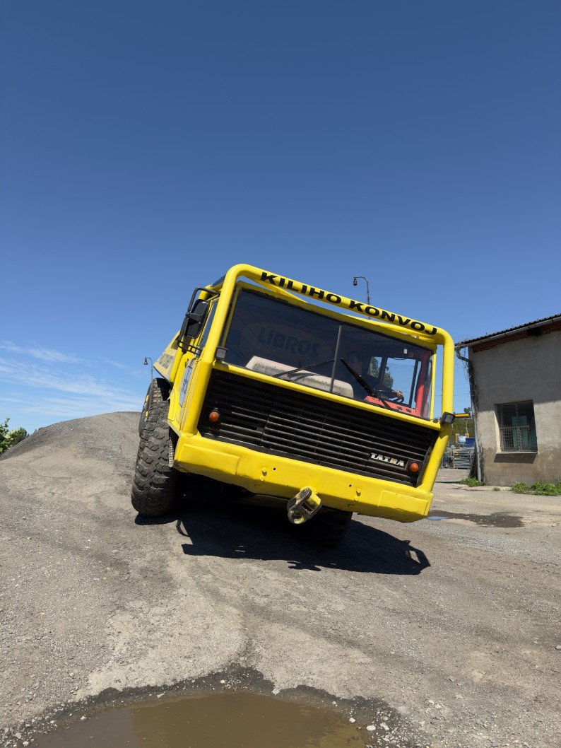 Do terénu i na houpačku v kabině 4 speciálů Tatra