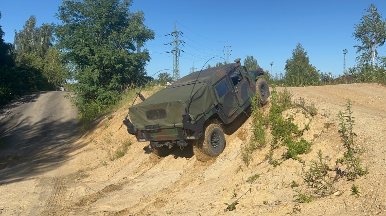 Drsná jízda terénním vozem Hummer H1