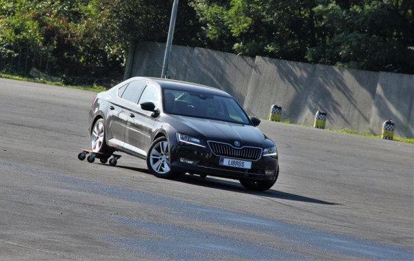 Libros fest - autokolečka/simulátor smyku