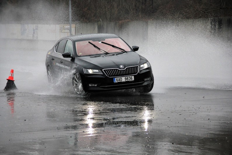 5 hod. Škola smyku a bezpečné jízdy PROFI