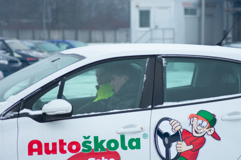 Symulator poślizgu – rolki samochodowe