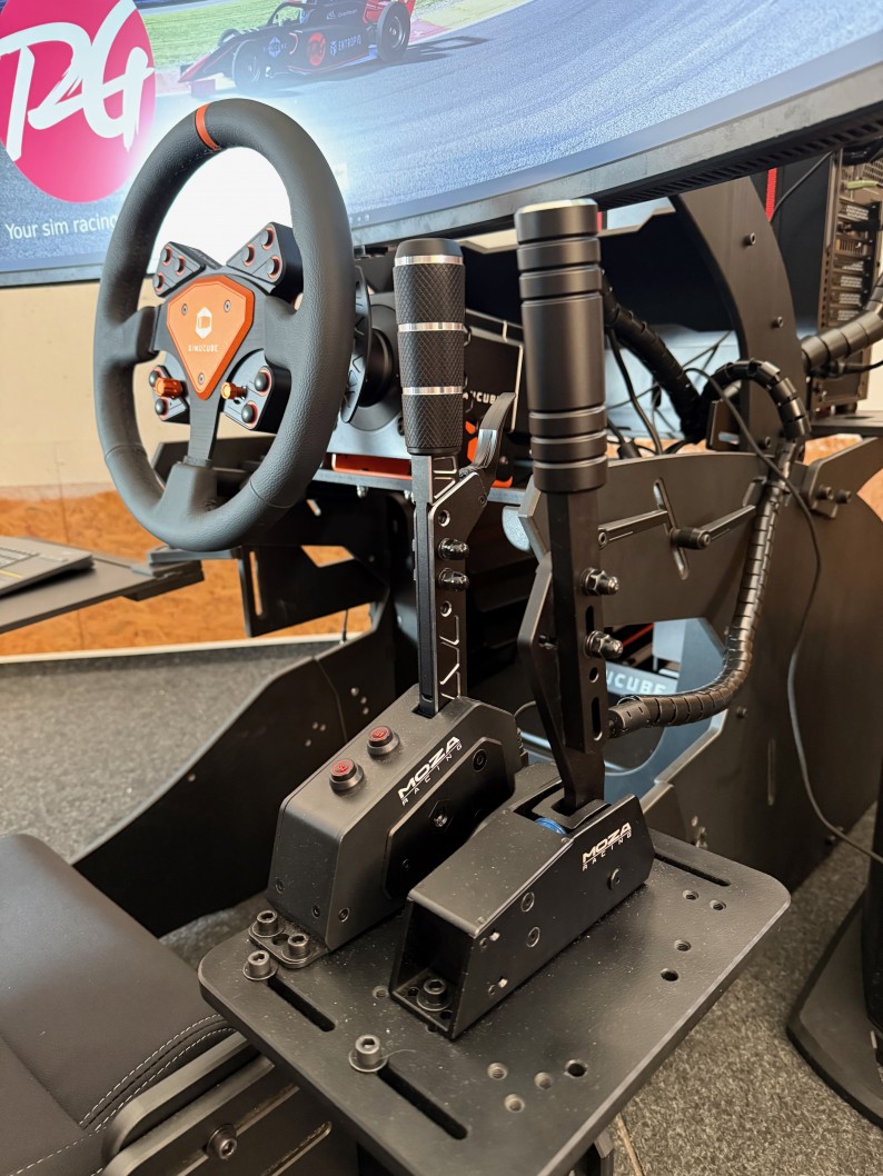 Přijďte si zajezdit na závodním simulátoru