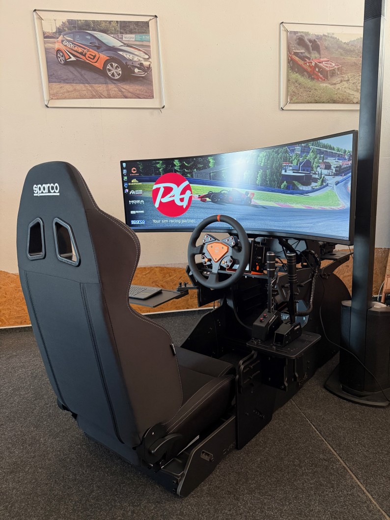 Přijďte si zajezdit na závodním simulátoru