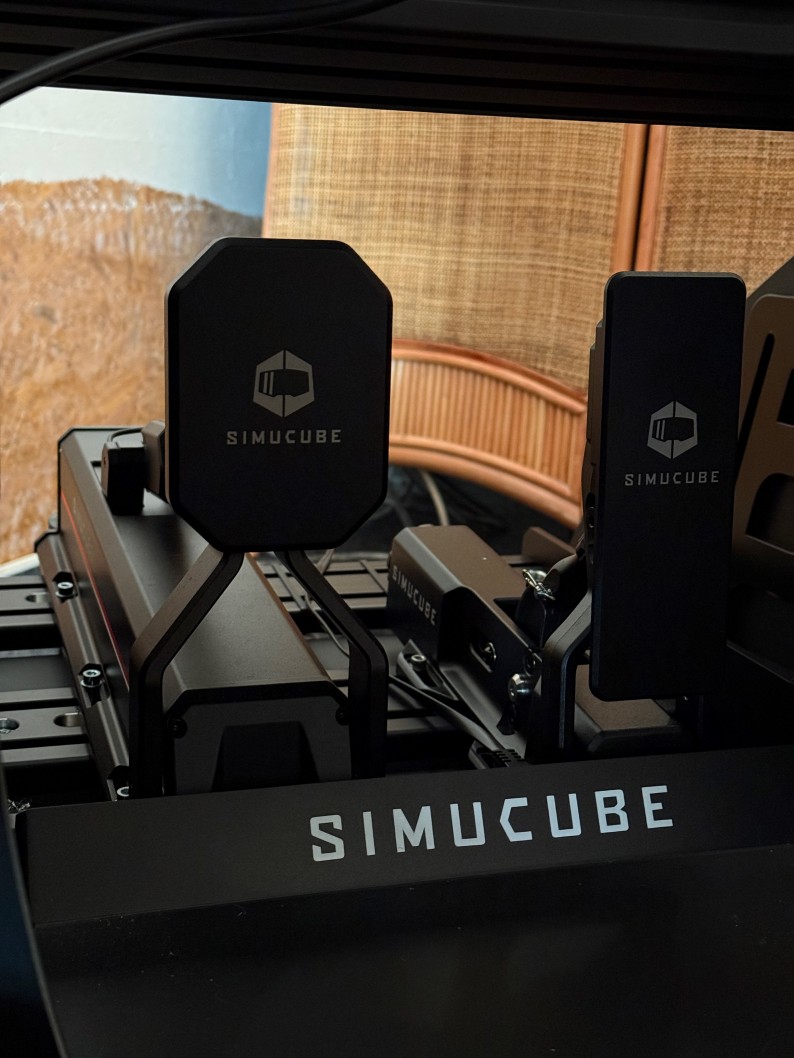 Přijďte si zajezdit na závodním simulátoru