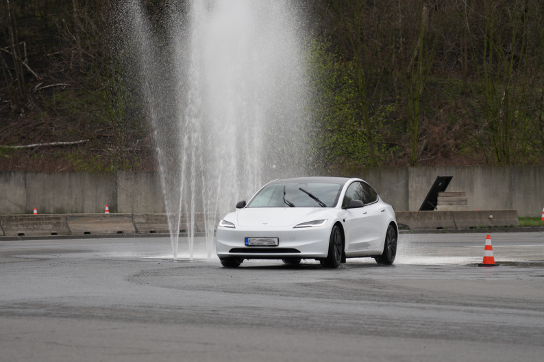 Tesla - 4 hodinová Škola smyku a bezpečné jízdy