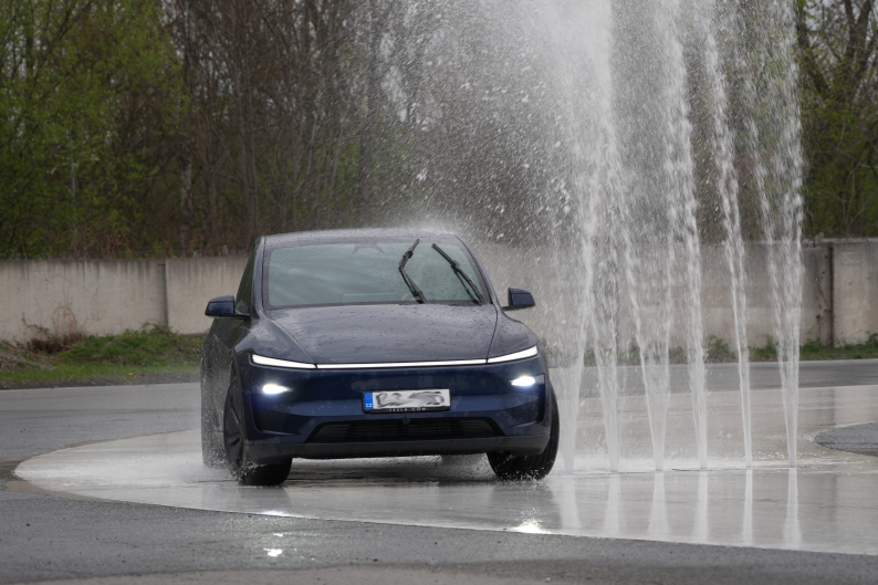 Tesla - 4 hodinová Škola smyku a bezpečné jízdy