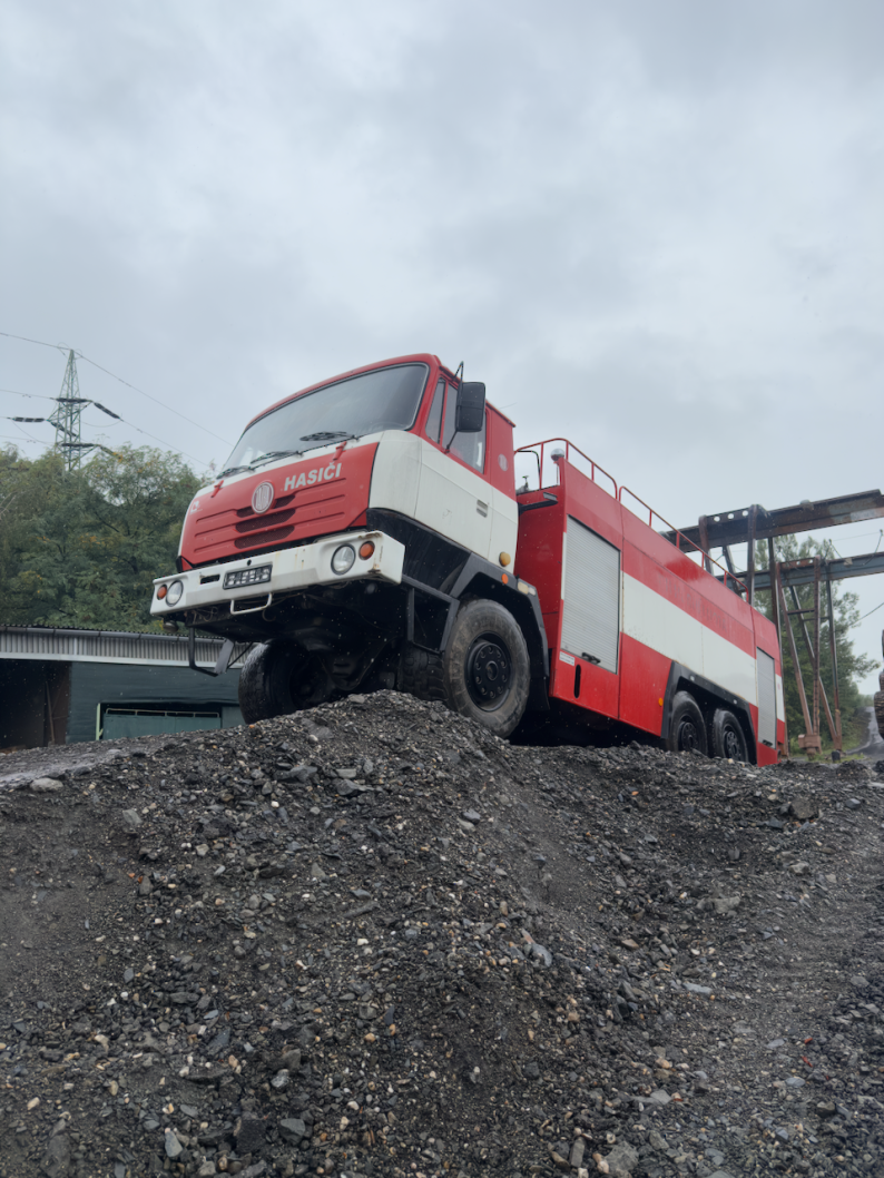 Jízda terénem v TATŘE 815 CAS32